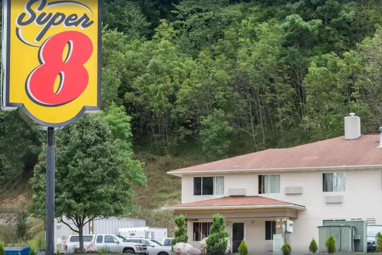Super 8 By Wyndham Pittsburgh/monroeville Hotel