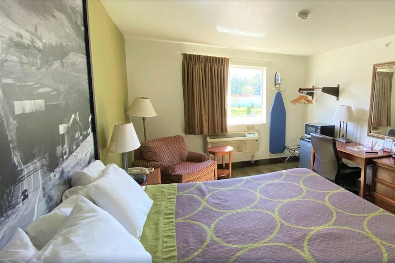 Super 8 By Wyndham Pittsburgh/monroeville Hotel Monroeville