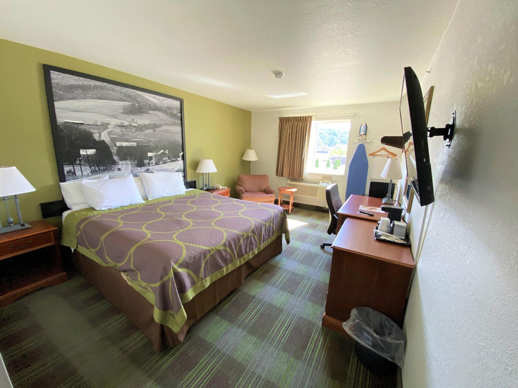 Super 8 By Wyndham Pittsburgh/monroeville Hotel 2*