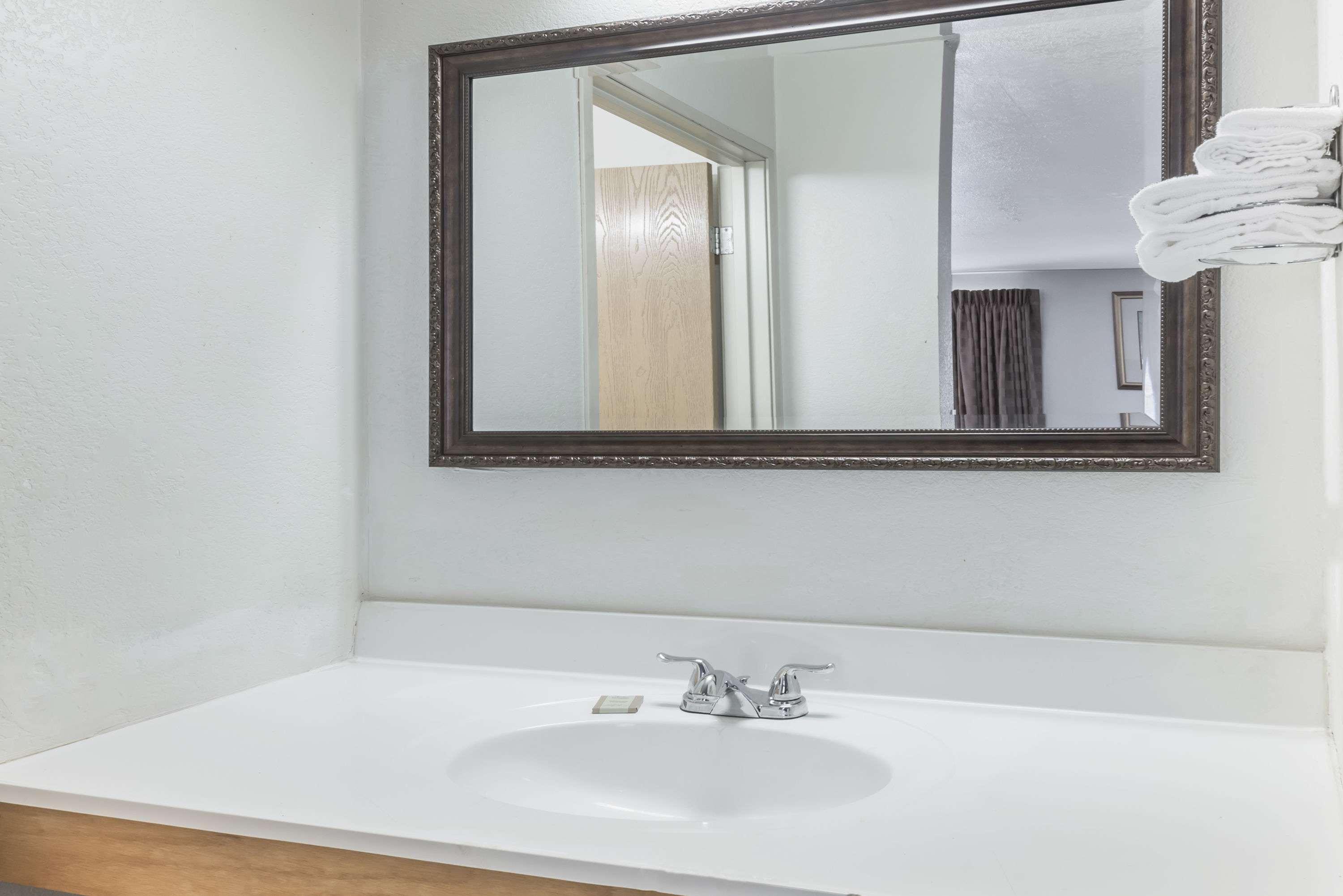 Hotel Super 8 By Wyndham Pittsburgh/monroeville Monroeville