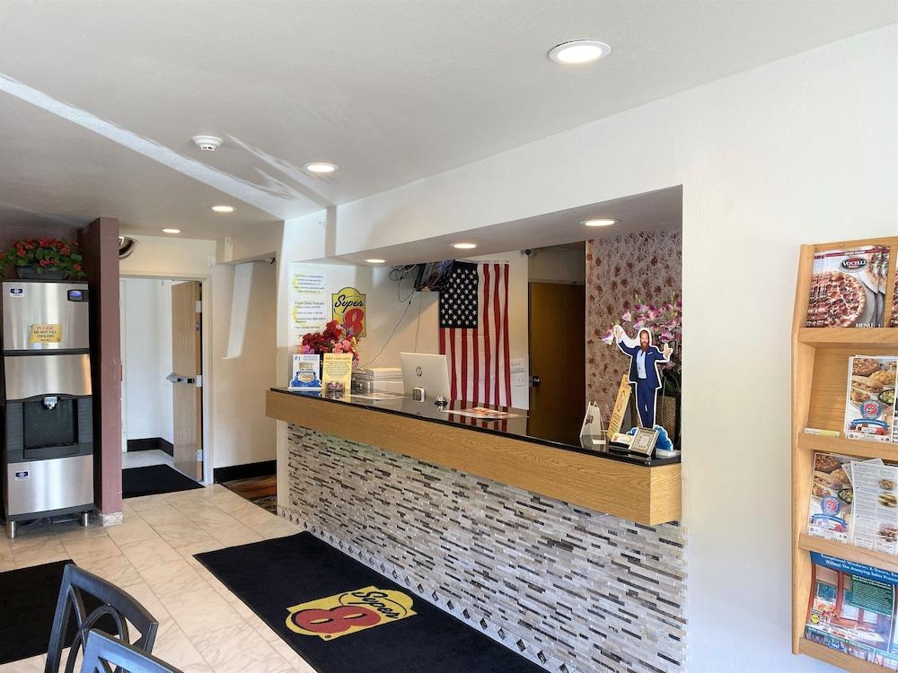 Super 8 By Wyndham Pittsburgh/monroeville Hotel Monroeville