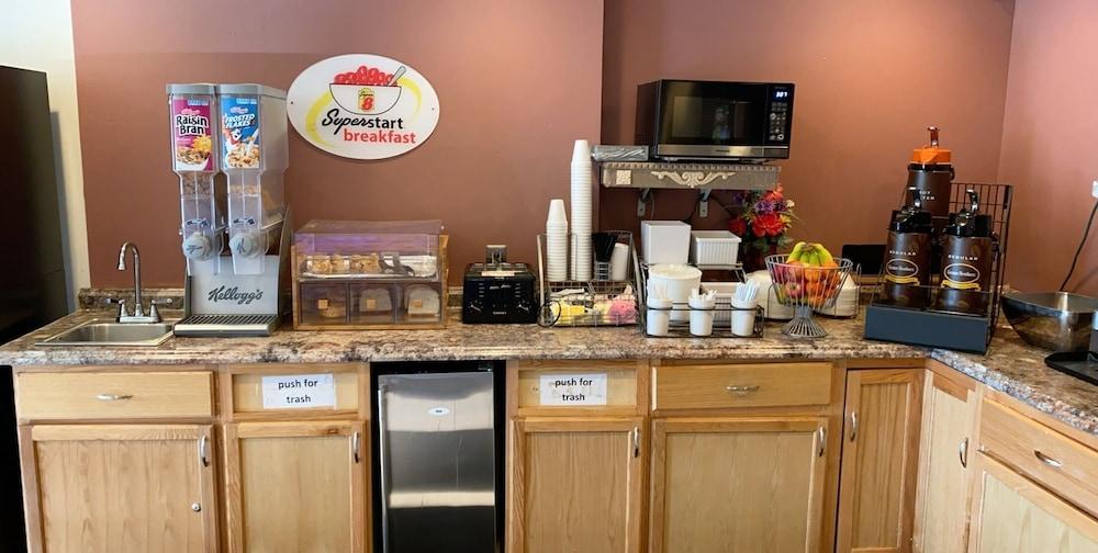 Super 8 By Wyndham Pittsburgh/monroeville Hotel Monroeville