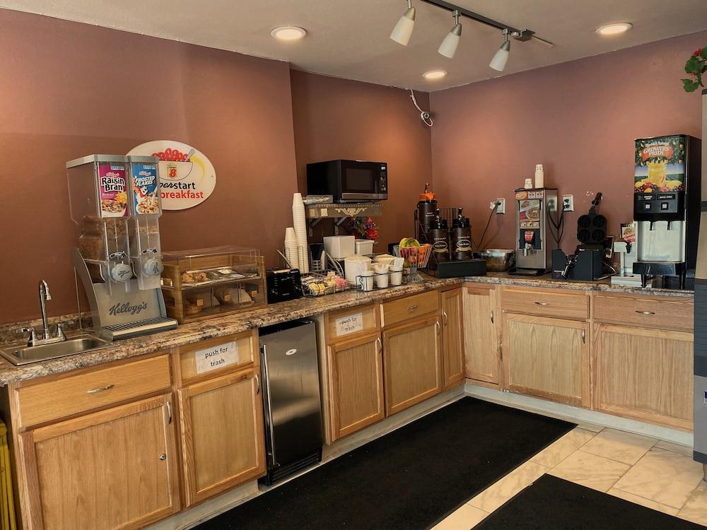 Hotel Super 8 By Wyndham Pittsburgh/monroeville