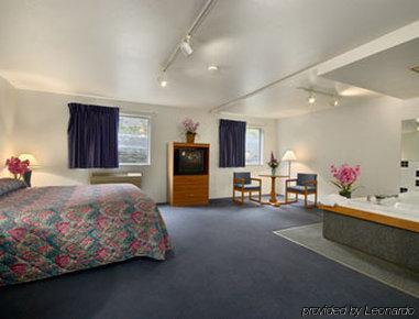 Super 8 By Wyndham Pittsburgh/monroeville Hotel